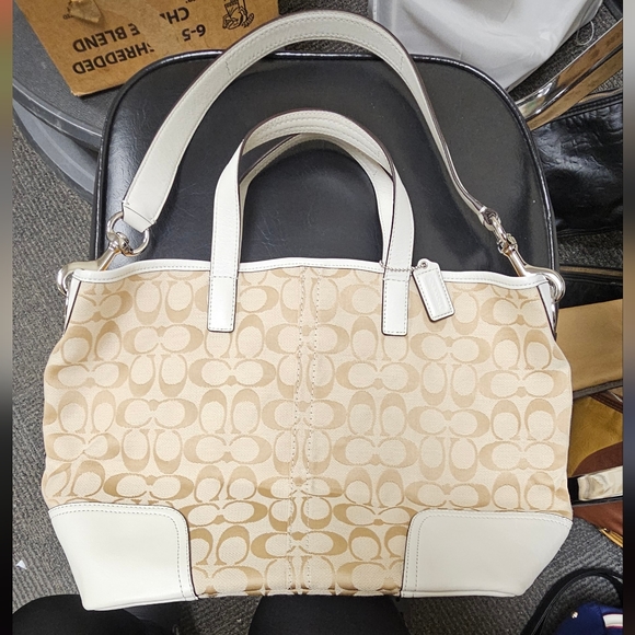 Coach purse - Picture 2 of 5